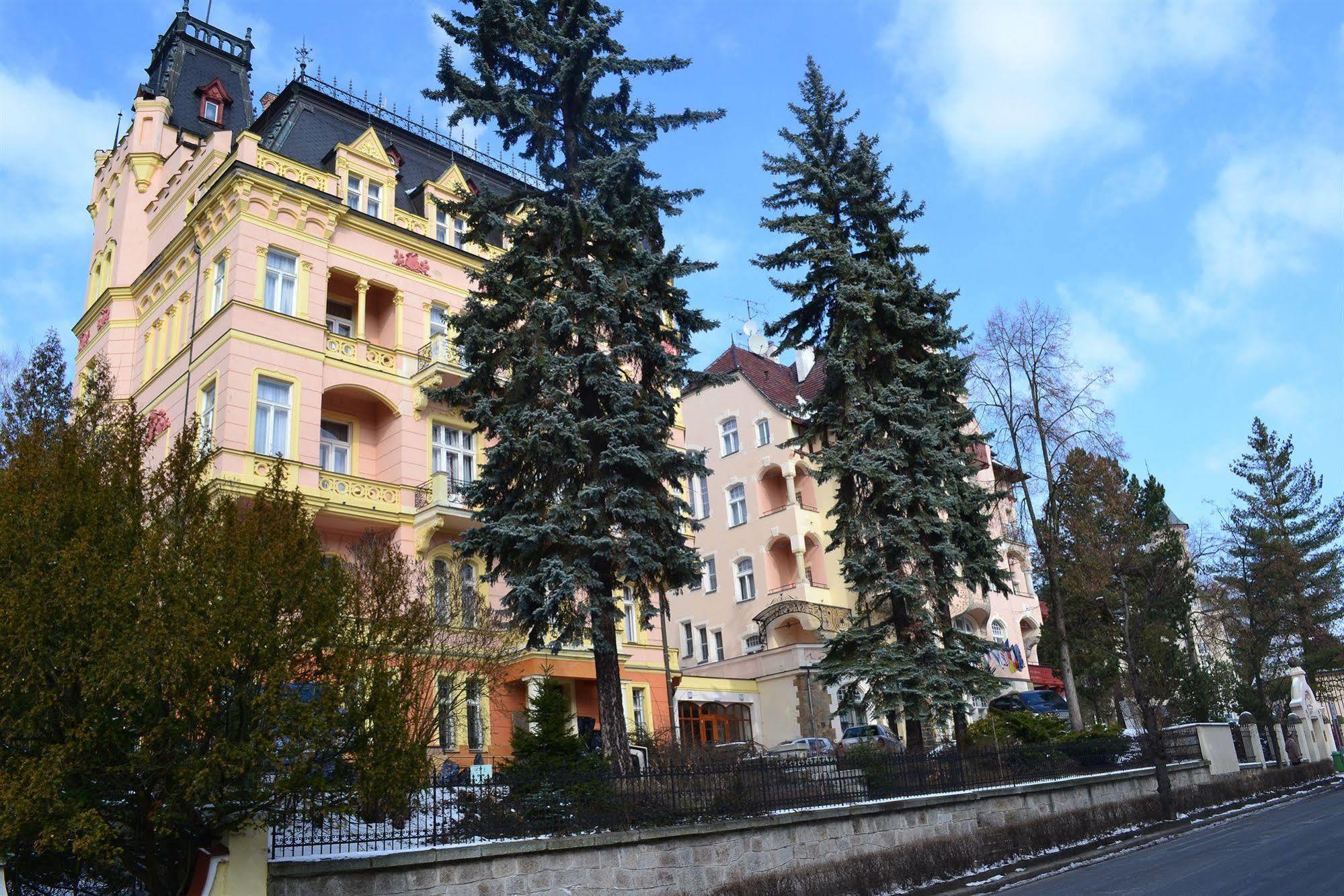 Spa Hotel Villa Smetana カルロヴィ・ヴァリ エクステリア 写真